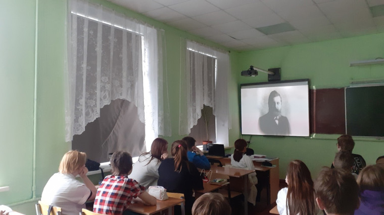 В рамках празднования Международного дня памятников и исторических мест обучающиеся 7 классов 58 школы подготовили тематические исследовательские проекты,посвященные памятнику Д.Г.Бурылину.