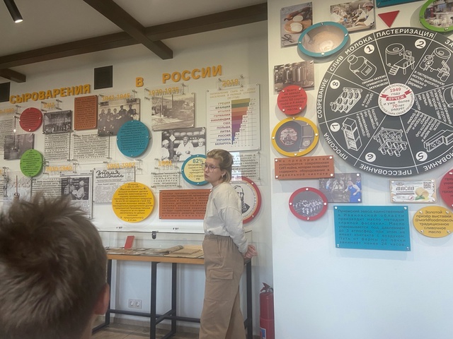 В первый день школьных каникул ребята 6б класса посетили музей сыра..