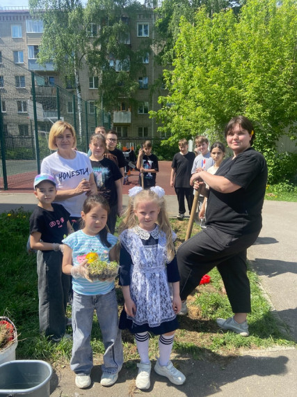 Практика в трудовом отряде в школе – это летняя трудовая практика для школьников, организуемая школой. Она направлена на развитие у школьников полезных навыков, формирование рабочих привычек и приобретения опыта работы..